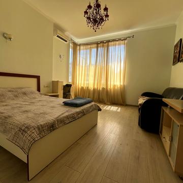 Середньофонтанська вул., 19б