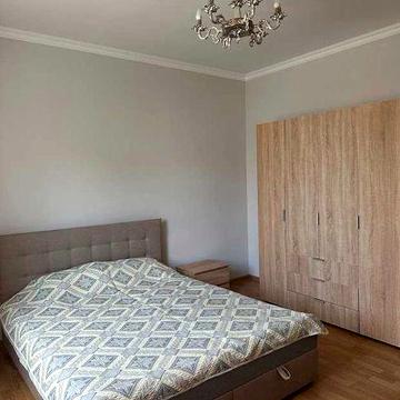 Оренда будинку з власним подвірям по вул. Січова