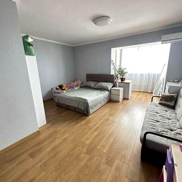 Светлая 1-к квартира 58 м² с лоджией, балконом и гардеробной