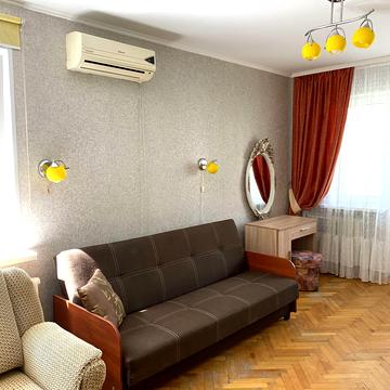 Метробудівська вул., 5