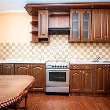 Дарницький бульв., 8