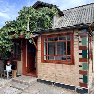 Будинок в с. Руська Поляна, з басейном.