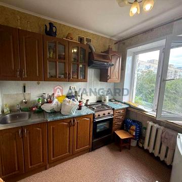 Центр Космосу, 1-а квартира біля парку