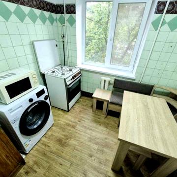 Продаж світлої трикімнатної квартири Шолом Алейхема 22