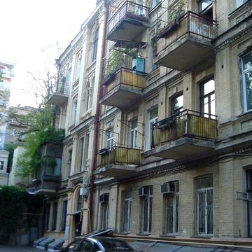 Прорізна вул., 12