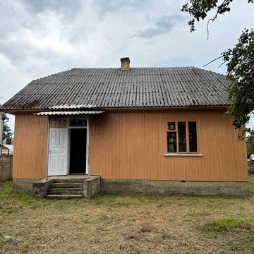 Будинок із земельною ділянкою, с. Сваричів