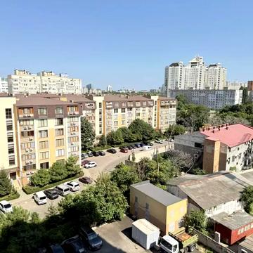Зоопаркова вул., 8