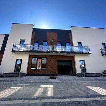 Продається БОКОВИЙ будинок (таунхаус)/Гараж, або кімната/Асфальт/Газ