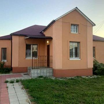 В продажу новий будинок на околиці міста