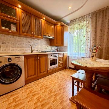 Продається 2-кімнатна квартира (чешка) у м. Стрий, вул. Новаківського