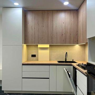 Продаж двокімнатноі квартири з новим ремонтом в центрі міста!