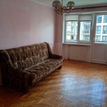 Продам 2 кімнатну квартиру в центрі міста.