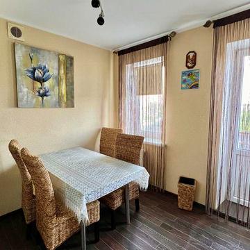Здам двокімнатну квартиру з балконом і гаражем в Корабельному районі