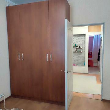 Продам трёхкомнатную квартиру с автономным отоплением .