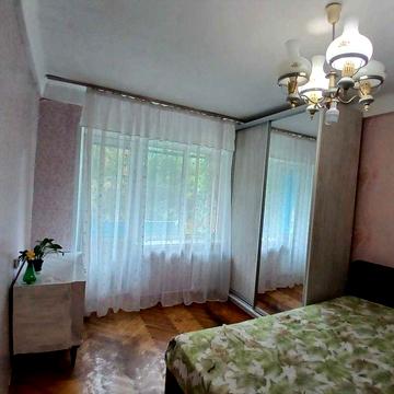 Продам 2 кв Київ вул Празька ДВРЗ Дарницька площа 2 пов.