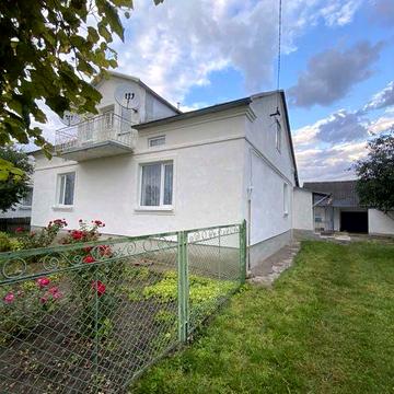 Продаж половини будинку з окремим входом с. Батятичі