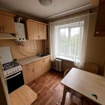 Продам трикімнатну квартиру на Богоявленській 6