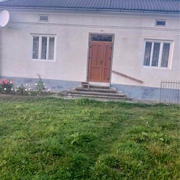 Приватний будинок у центрі села Путятинці (Оренда)