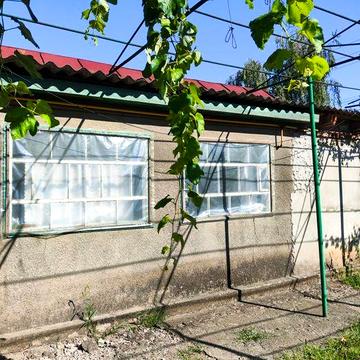 Дом по центральной улице.