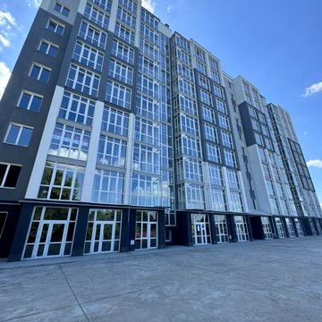 Продаж просторої трикімнатної квартири в центрі міста