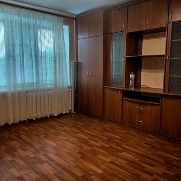 Генерала Момота вул. (Луначарського), 1