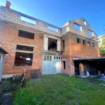 Будинок в центрі міста , недороблений реомнт. ід 35372