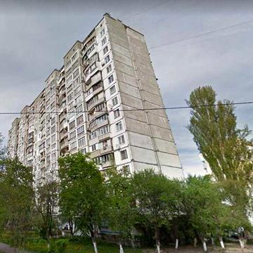 метро «Шулявська» ,  Вороніної ( Металістів ) 1, неподалік КПІ, НАУ,