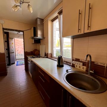 Торфяна вул., 7