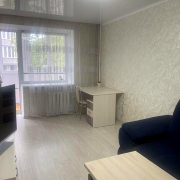 Шнеєрсона вул., 4