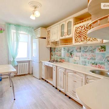 Продаж 3к Квартира Квітнева вулиця