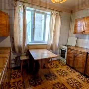 Задам в аренду 3 комнатную квартиру.Медкомплекс.Амосова