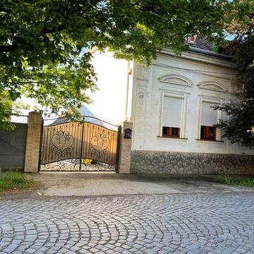 Берегово Шевченка 69. Приватизована ділянка 33 сотини, будинок 118 м2.