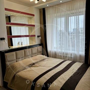 Євгена Патона вул., 27