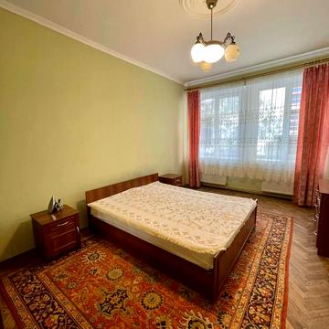 Карпатська вул., 13