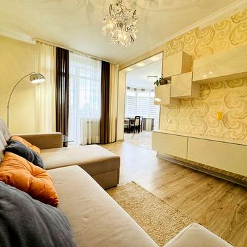 Простора комфортна квартира в ЖК Річ Таун