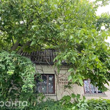 Продається будинок з гаражем  в приміській зоні