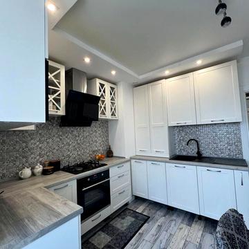 Академіка Лебедєва вул., 1