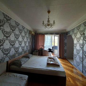 Продам 1-но кімн. квартиру в Центрі.