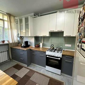 Продаж двокімнатної квартири по вул.Восьмого березня