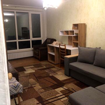 Романа Ратушного вул. (Волгоградська), 27