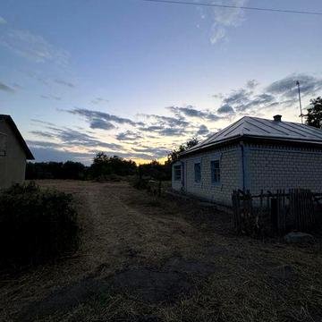 Продам будинок з великою земельною ділянкою