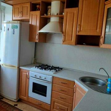 Гарна 2к. квартира на Подолі. Меблі та техніка.