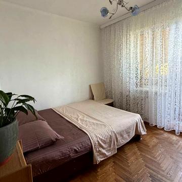 Академіка Корольова просп., 4
