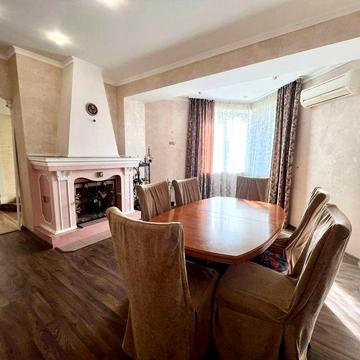 Двухуровневая трёхкомнатная квартира рядом с Аркадией