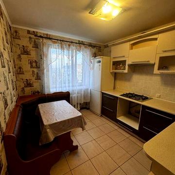 Сдам 1 комнатную с нишей и балконом , меблированную на долгий срок!