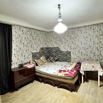 Богдана Хмельницького вул., 18