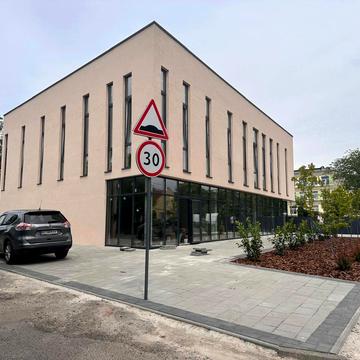 Тісна вул., 2