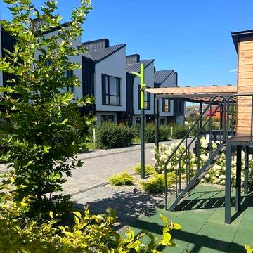 Продаж 2 поверхового таунхауса з ділянкою на 1.5 сотки,
126 м²