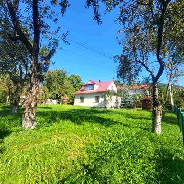 Продаж гарного будинку з земельною ділянкою в центрі Яремче!