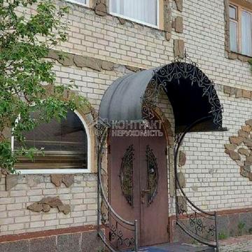 Луї Пастера вул., 5